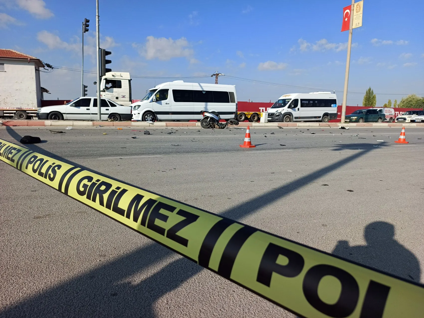 Karaman'da sabah trafiğinde korkunç kaza: Lise öğrencisi yaşam mücadelesi veriyor