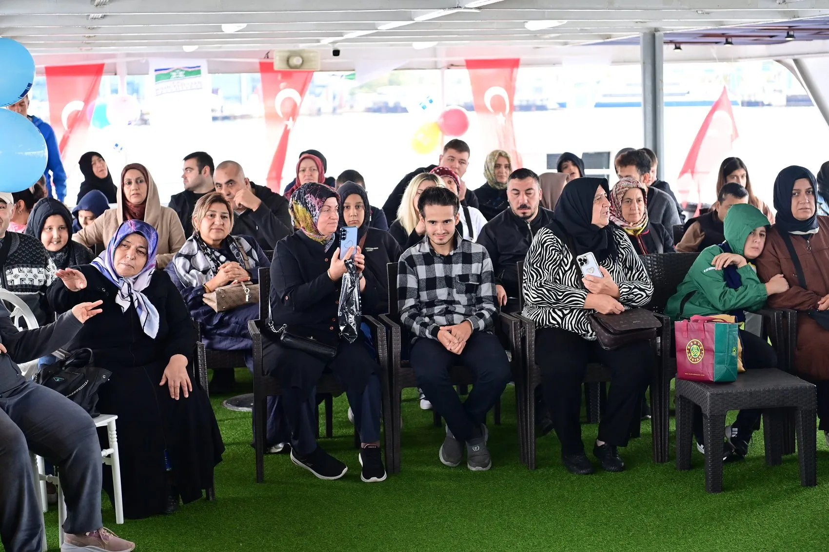 İstanbul Boğazı'nda unutulmaz gün: Özel gereksinimli bireyler için deniz keyfi