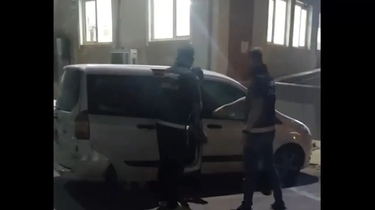 Diyarbakır'da mide bulandıran narkotik operasyonu: 780 gram metamfetaminle yakalandılar