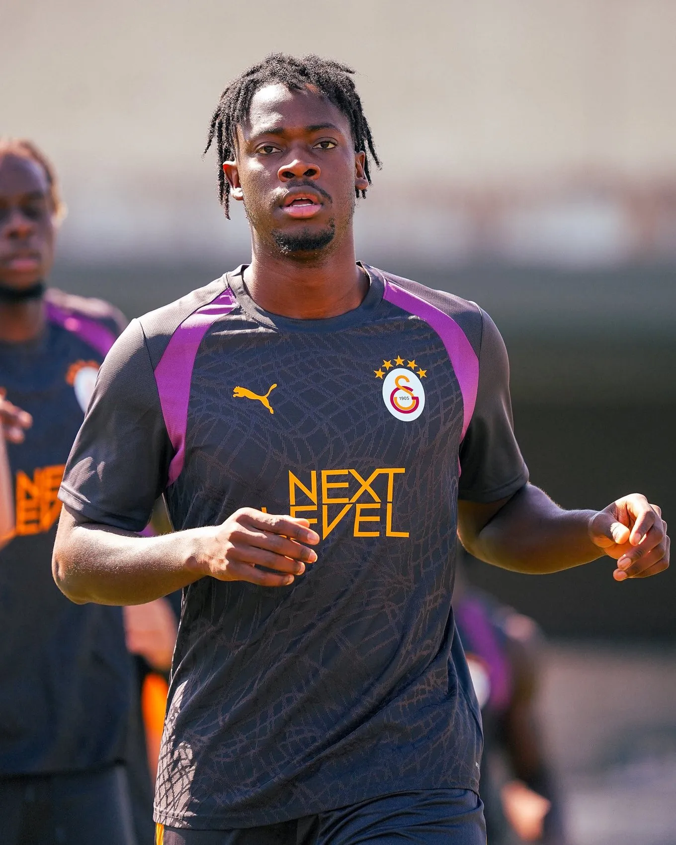 Galatasaray'da gözler yeni transferde: Bitshiabu ilk sınavını verdi