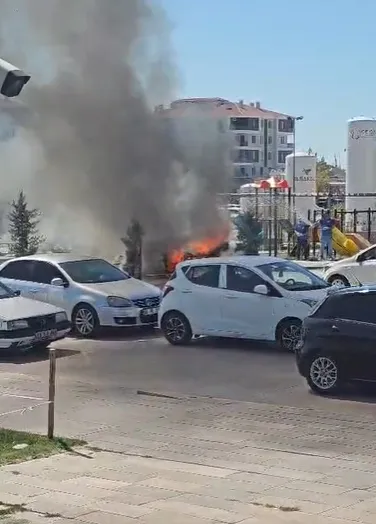 Aksaray'da hastane çıkışı korku dolu anlar: Otomobil bir anda alev topuna döndü