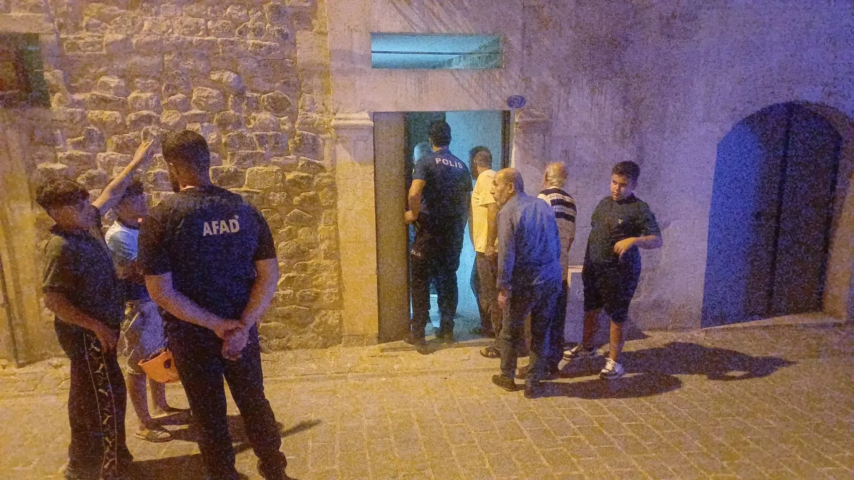 Kilis'te korku dolu gece: Oyun oynarken kuyuya düşen çocuk ekipleri alarma geçirdi