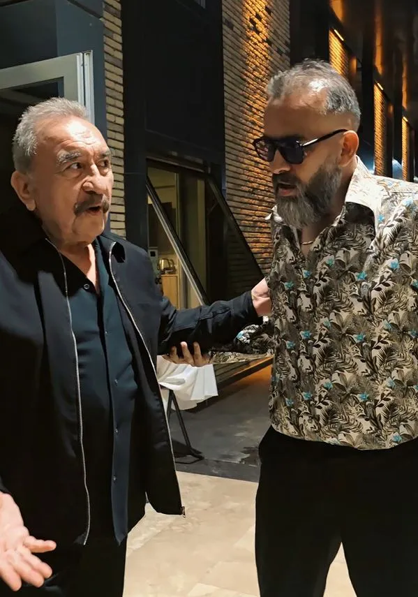 Kayseri sokaklarında nostalji rüzgarı: Ümit Besen konser alanına minibüsle giriş yaptı