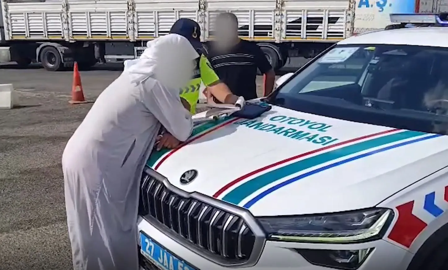 Siyah bantla harf oyununa ağır fatura: Otoyolda yakalanan sürücüye dev ceza