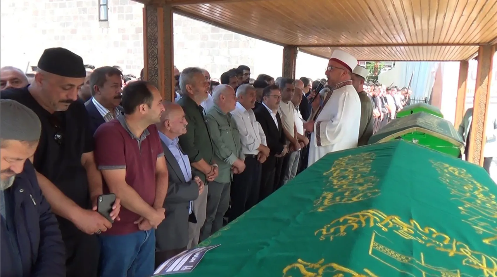 Mutlu bir günün ardından gelen acı haber: Nişan çekiminden dönen üç arkadaş şarampole yuvarlandı
