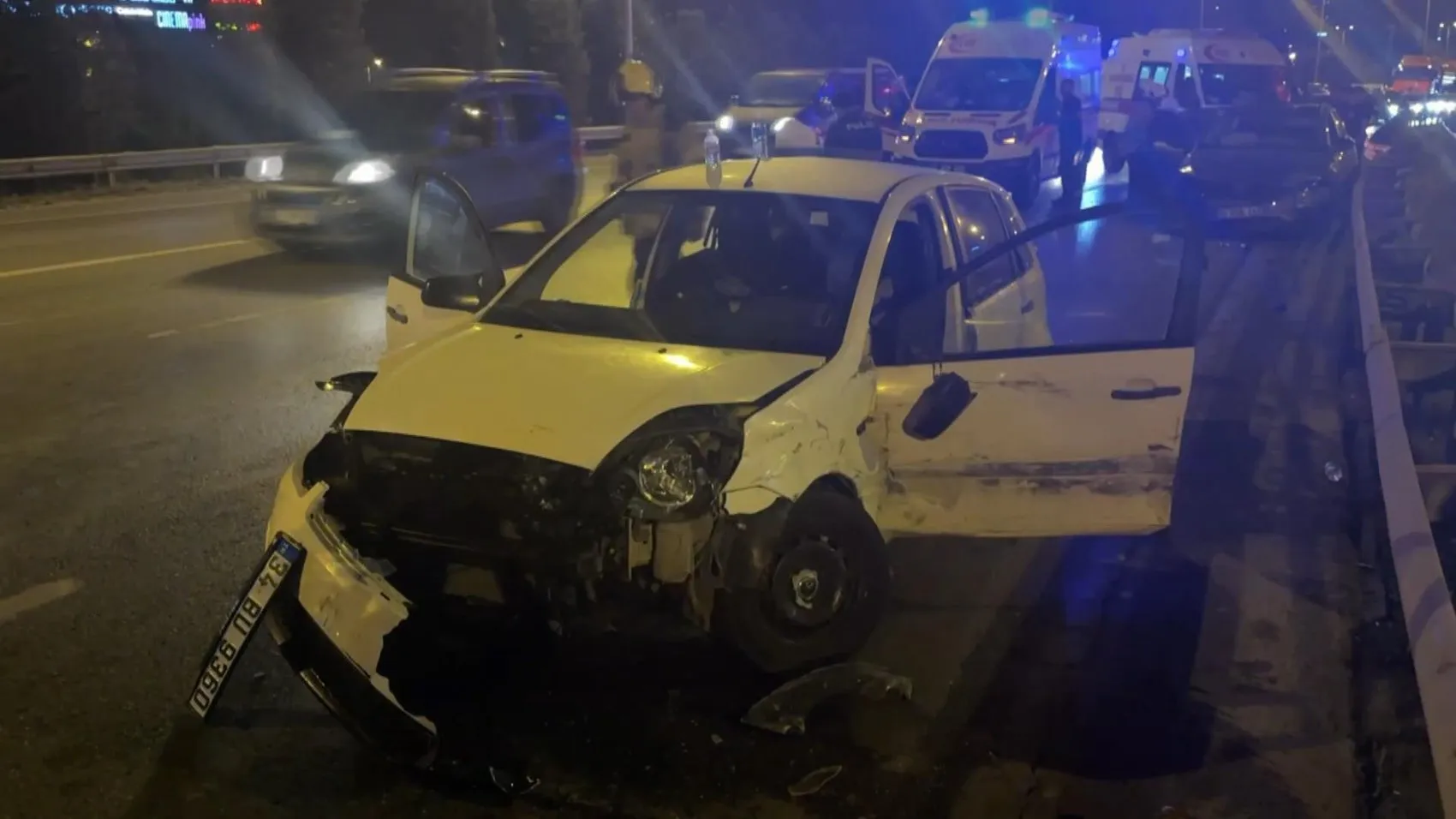 Ümraniye'de gece yarısı dehşeti: Zincirleme kazaya karışan sürücü olay yerinden kayıplara karıştı