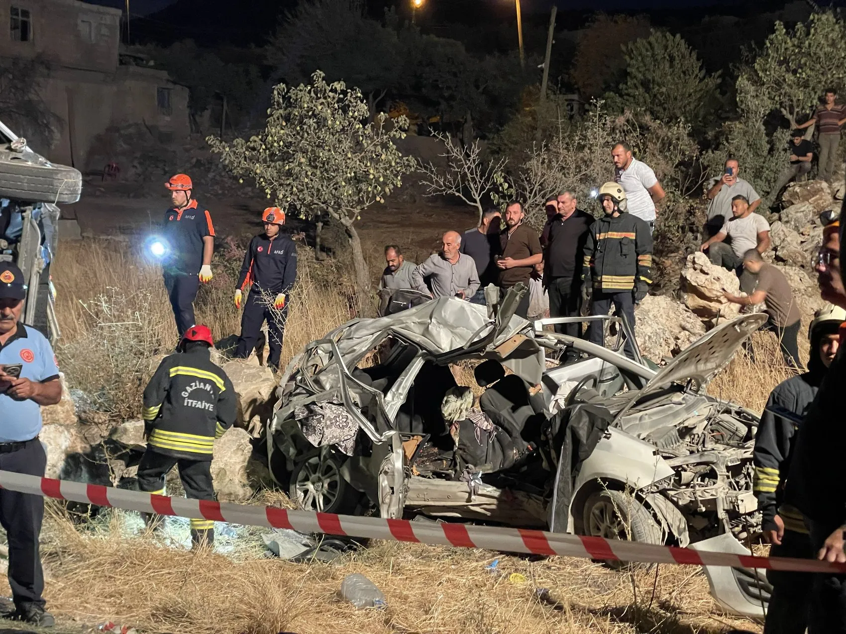 Gaziantep Nurdağı'nda korkunç kaza: Otobüs ve otomobil çarpıştı, 7 can kaybı