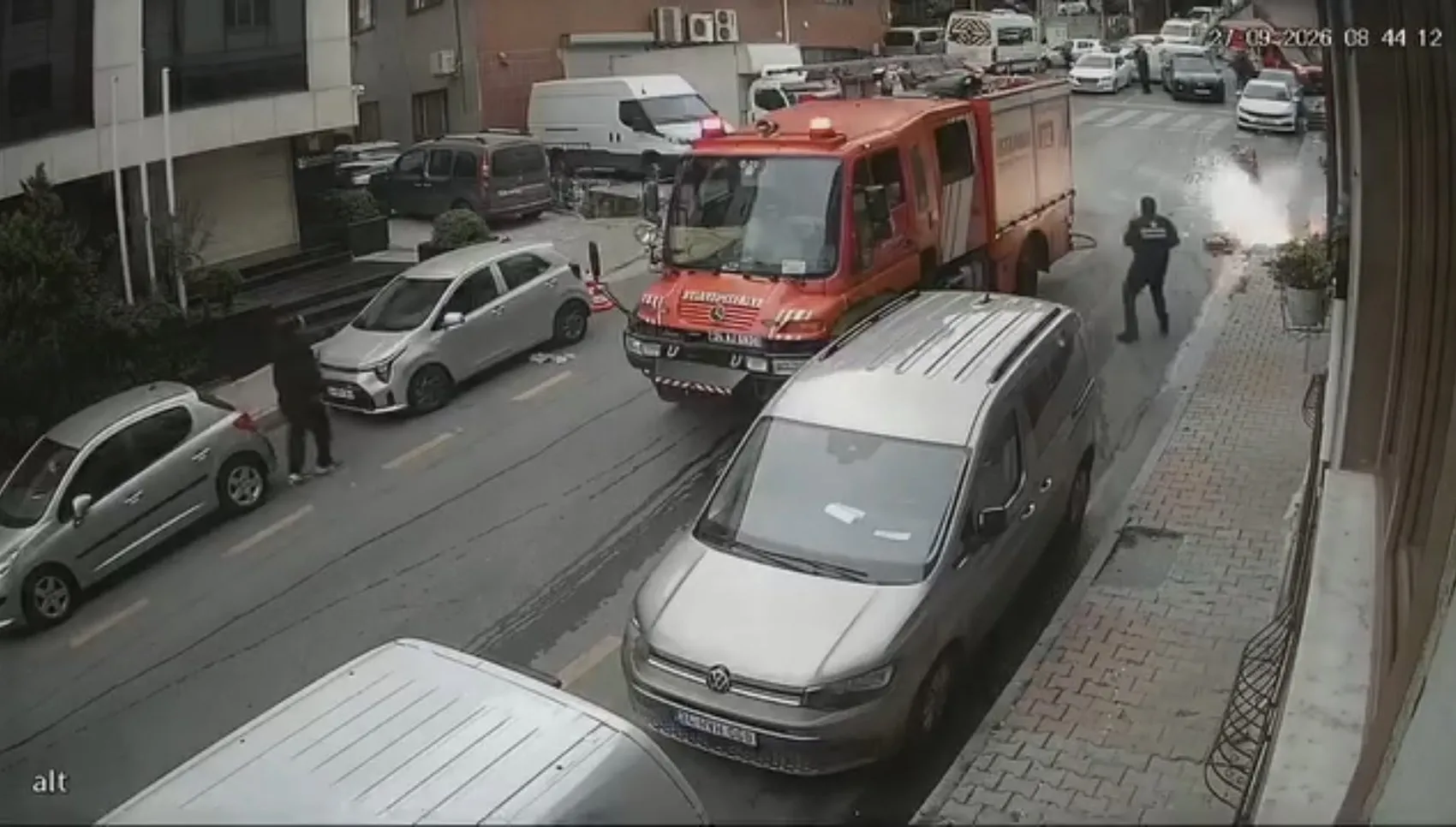 Saniyelerle gelen kurtuluş: Kağıthane'de patlama anı kamerada