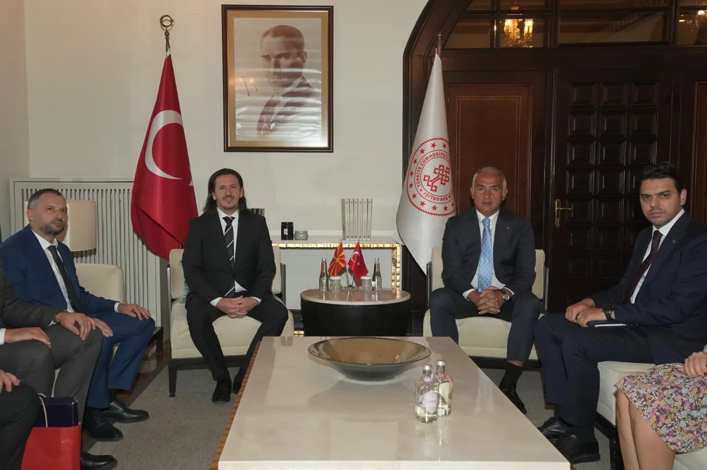Ankara'da Tarihi Buluşma: İki Bakan Geçmişin İzlerini Paranın Yolculuğu Sergisinde Aradı