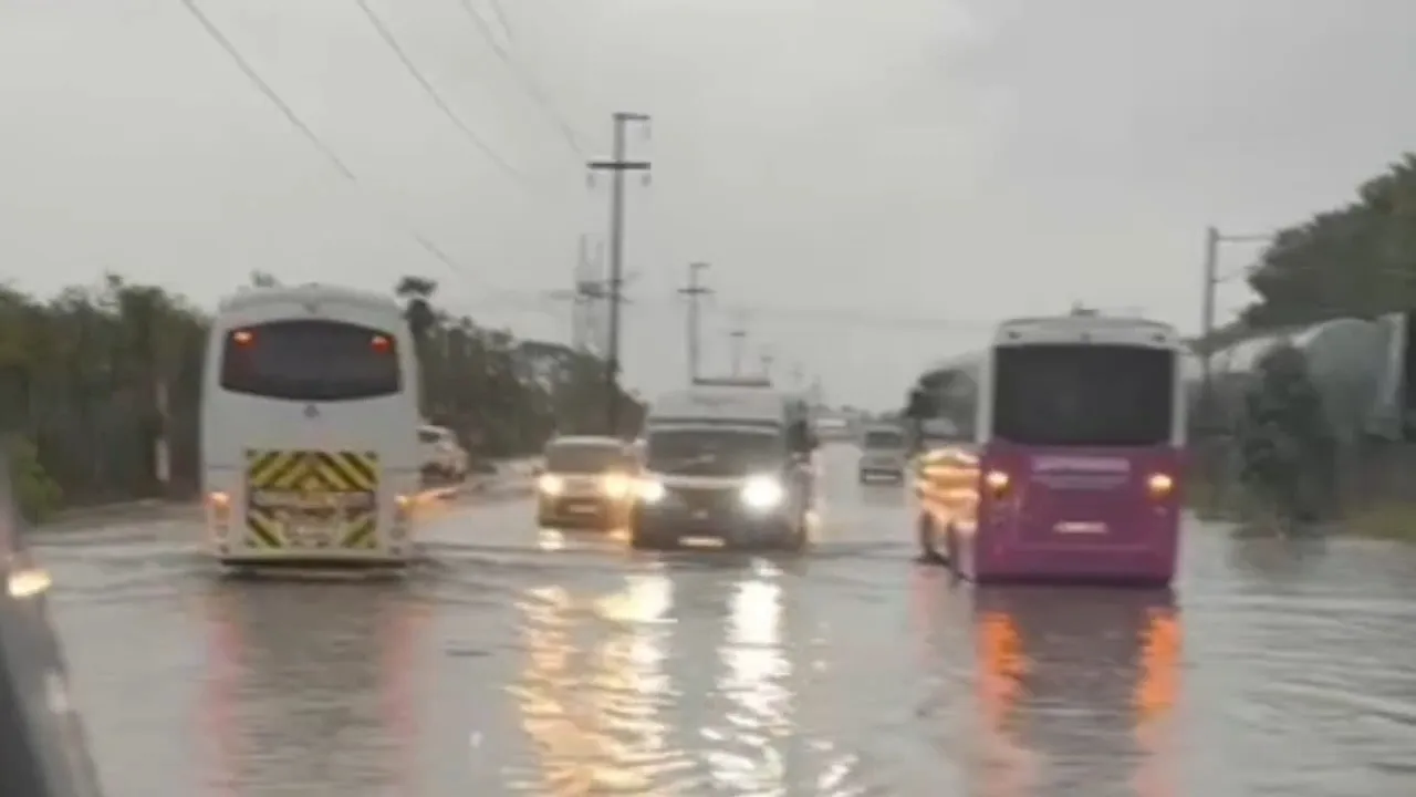 Sakarya'da gökyüzü boşaldı: Dereler taştı, yollar çöktü