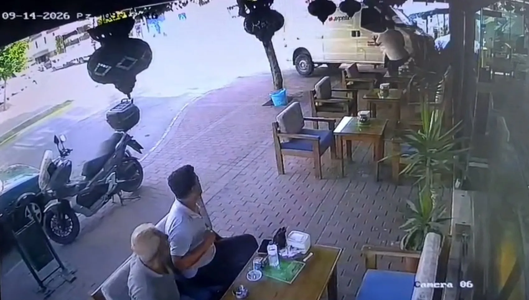 Manavgat'ta dehşet anları: Kahvaltı keyfi saniyelerle kabusa döndü