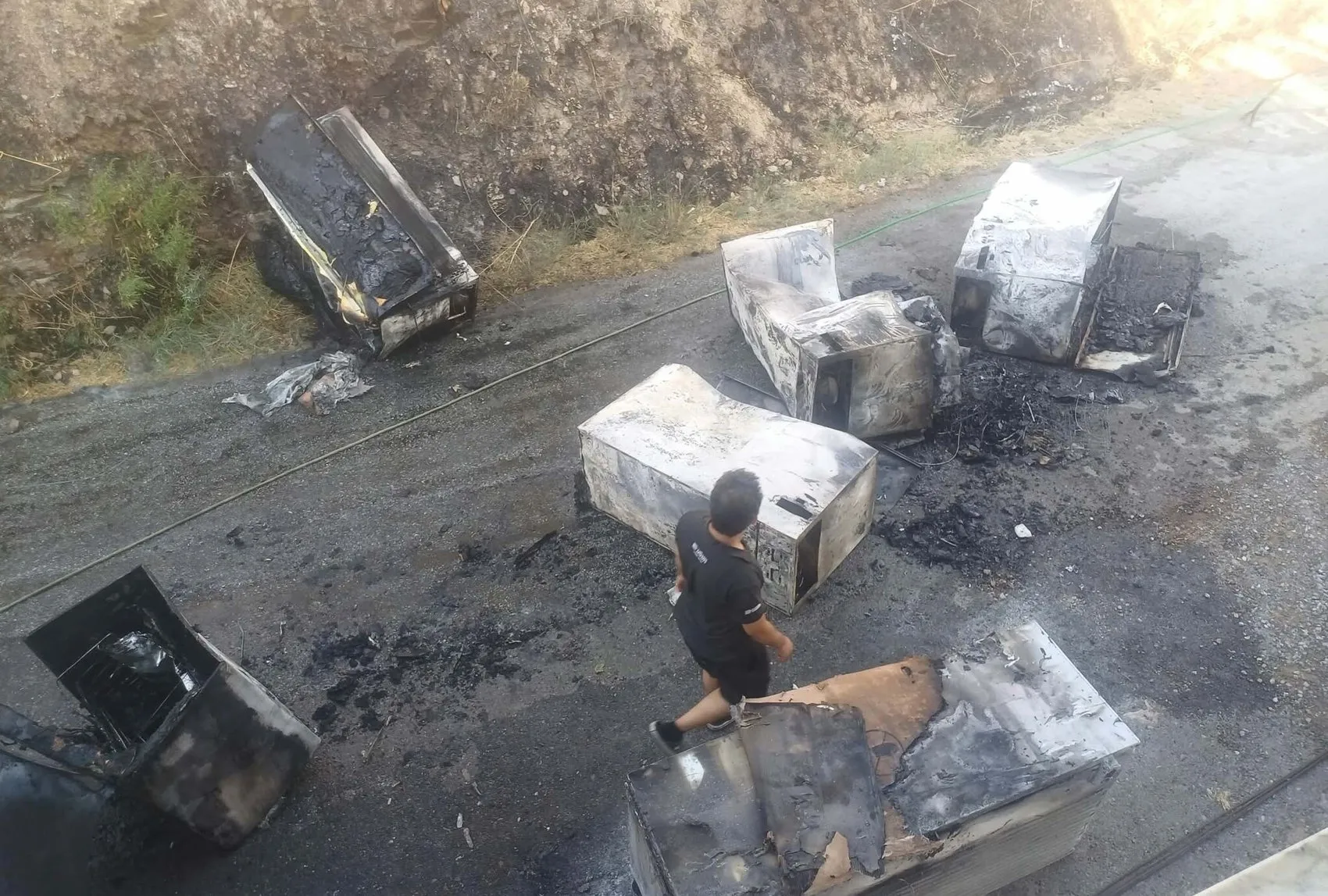 İncirliova'da korku dolu anlar: Kamyonetten sıçrayan alevler mahalleyi alarma geçirdi