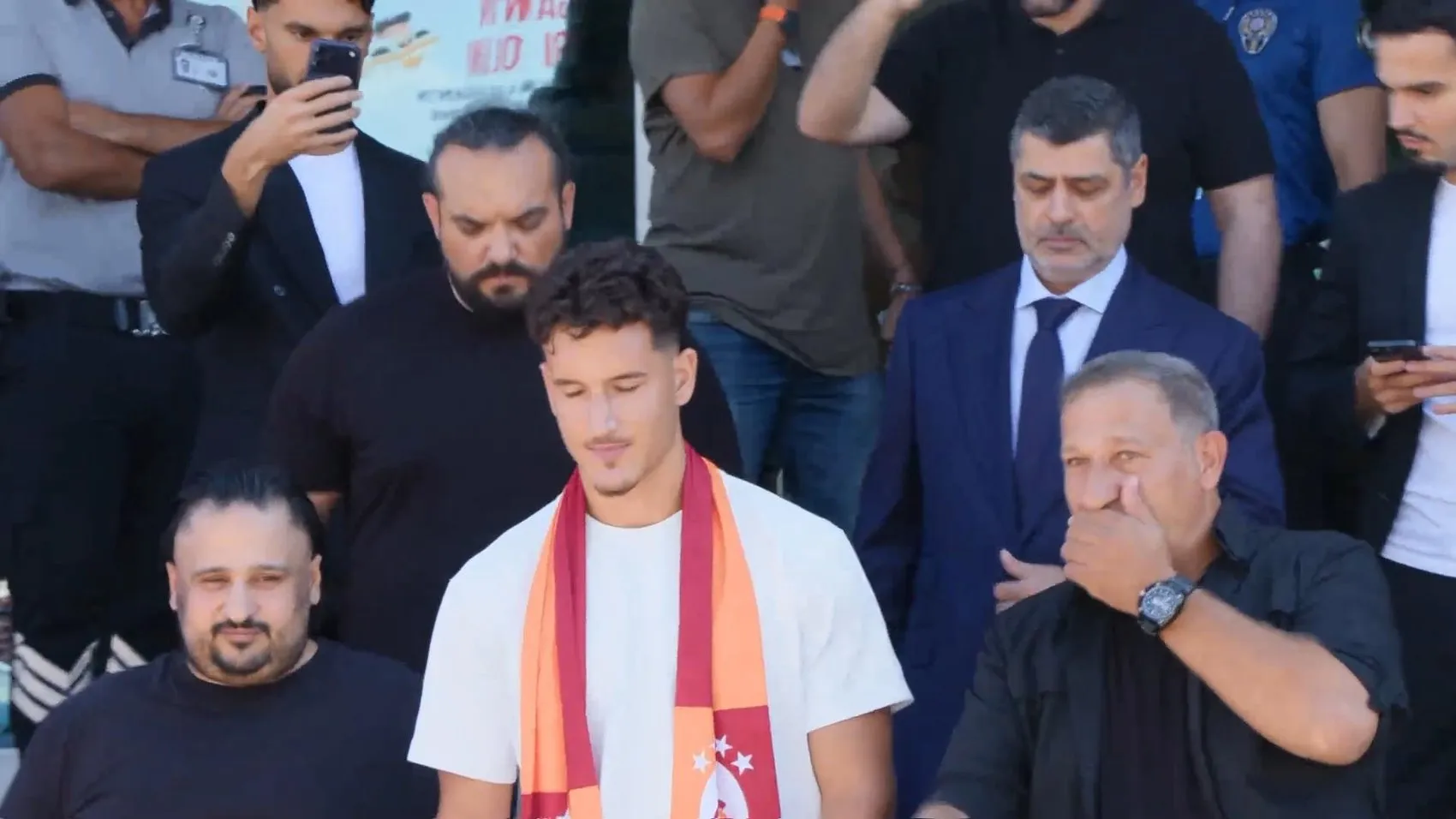 Galatasaray'ın yeni golcüsü İstanbul'a ayak bastı: Taraftarlarla ilk buluşma gerçekleşti