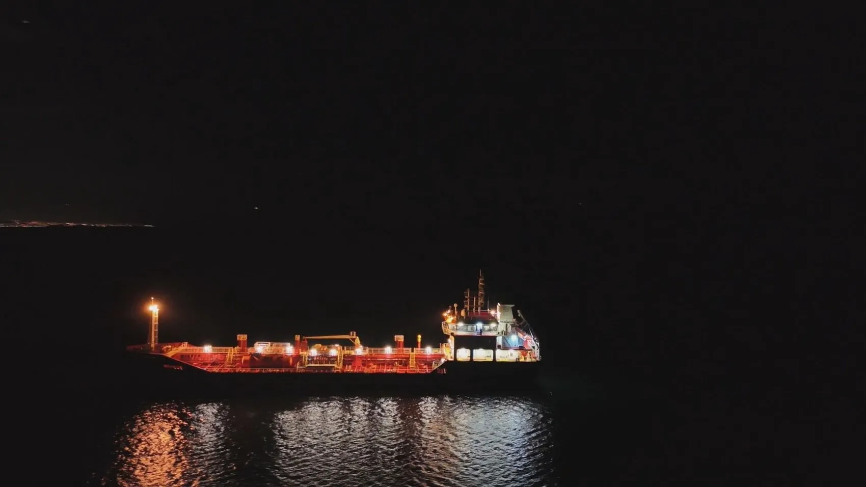 Marmara'nın karanlık sularında büyük panik: İki dev gemi çarpıştı