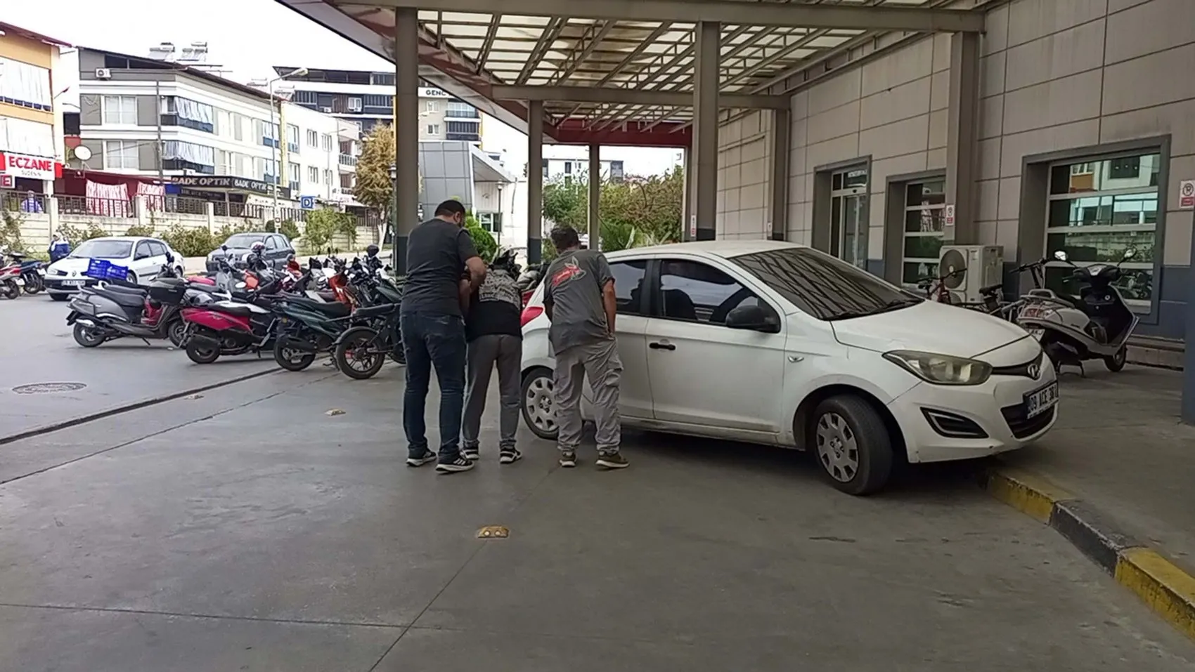 Nazilli'de uyuşturucu operasyonu: Evinin önünde kıskıvrak yakalandı