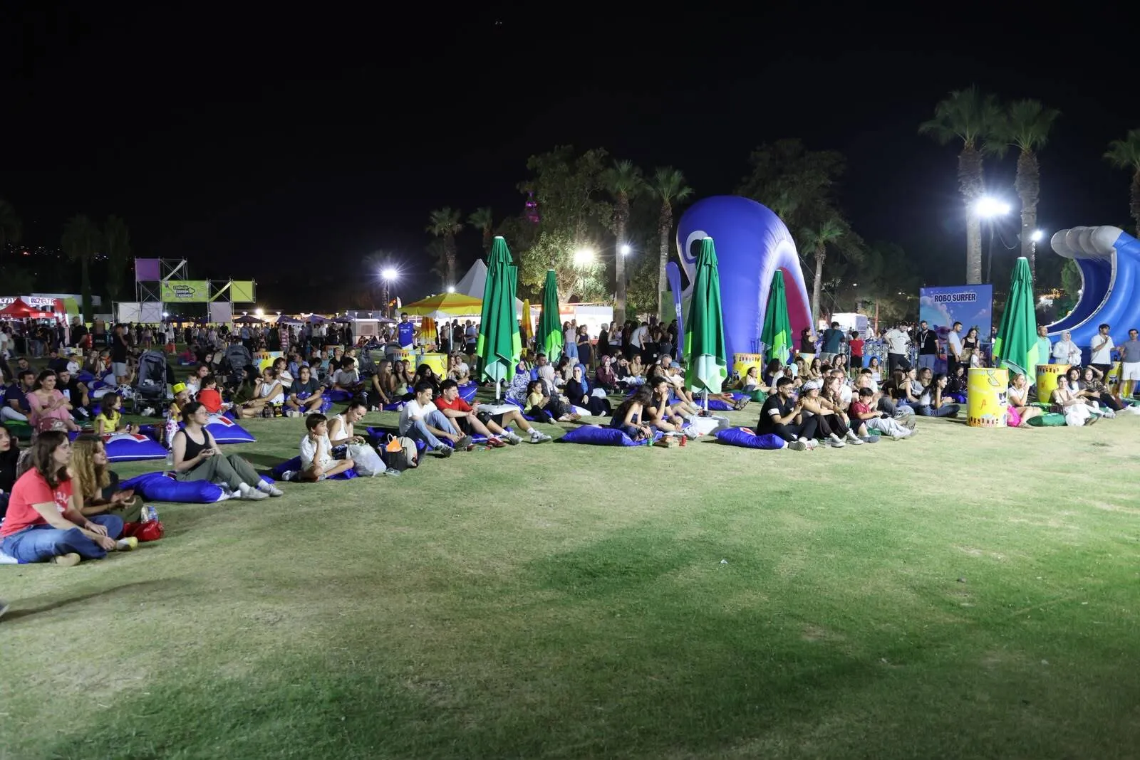 İzmir'in kalbi 95'inci kez aynı coşkuyla atıyor: Kültürpark'ta dev buluşma