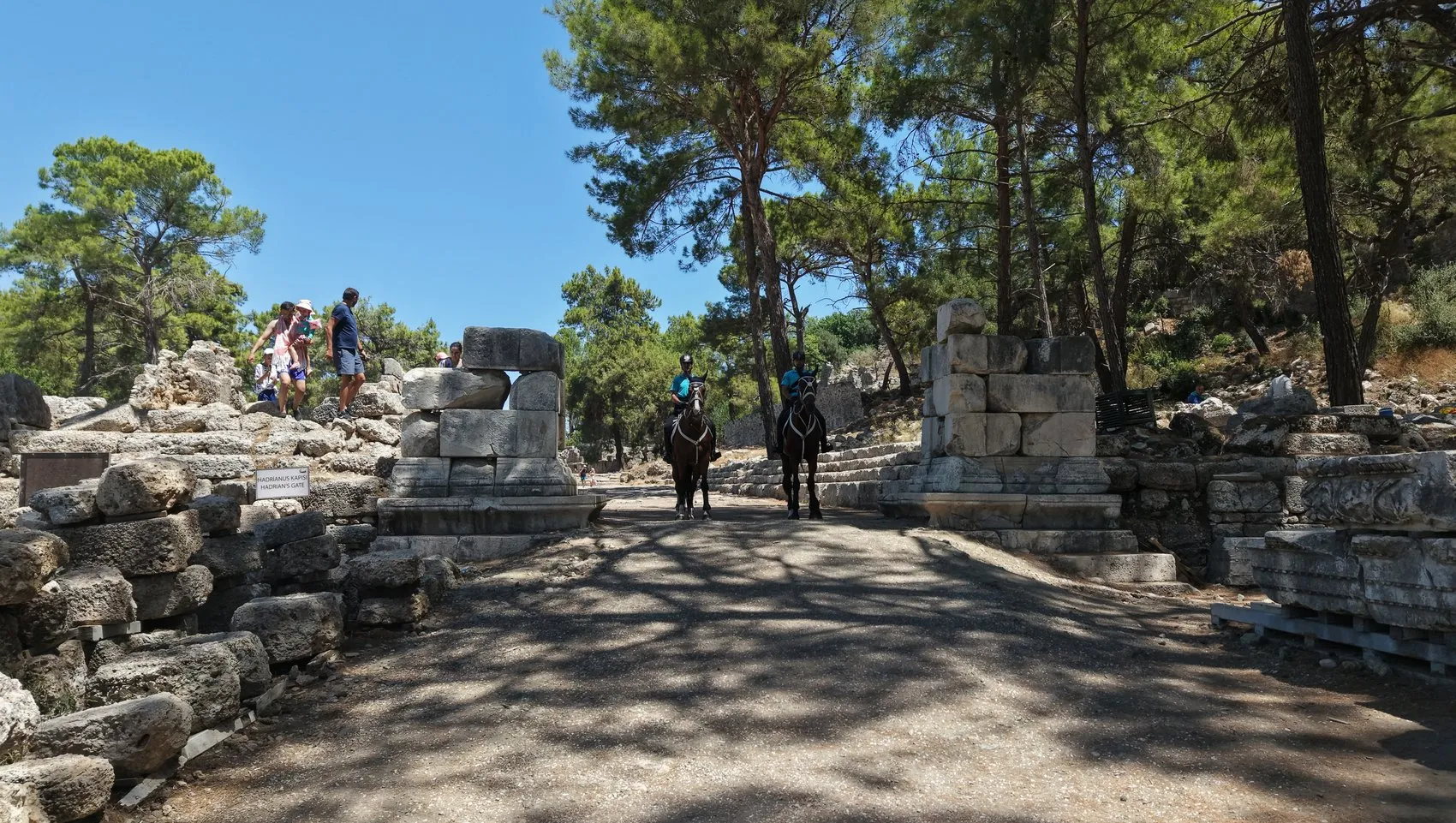 Phaselis'in sessiz koruyucuları: Tarihi miras atlı jandarmaya emanet