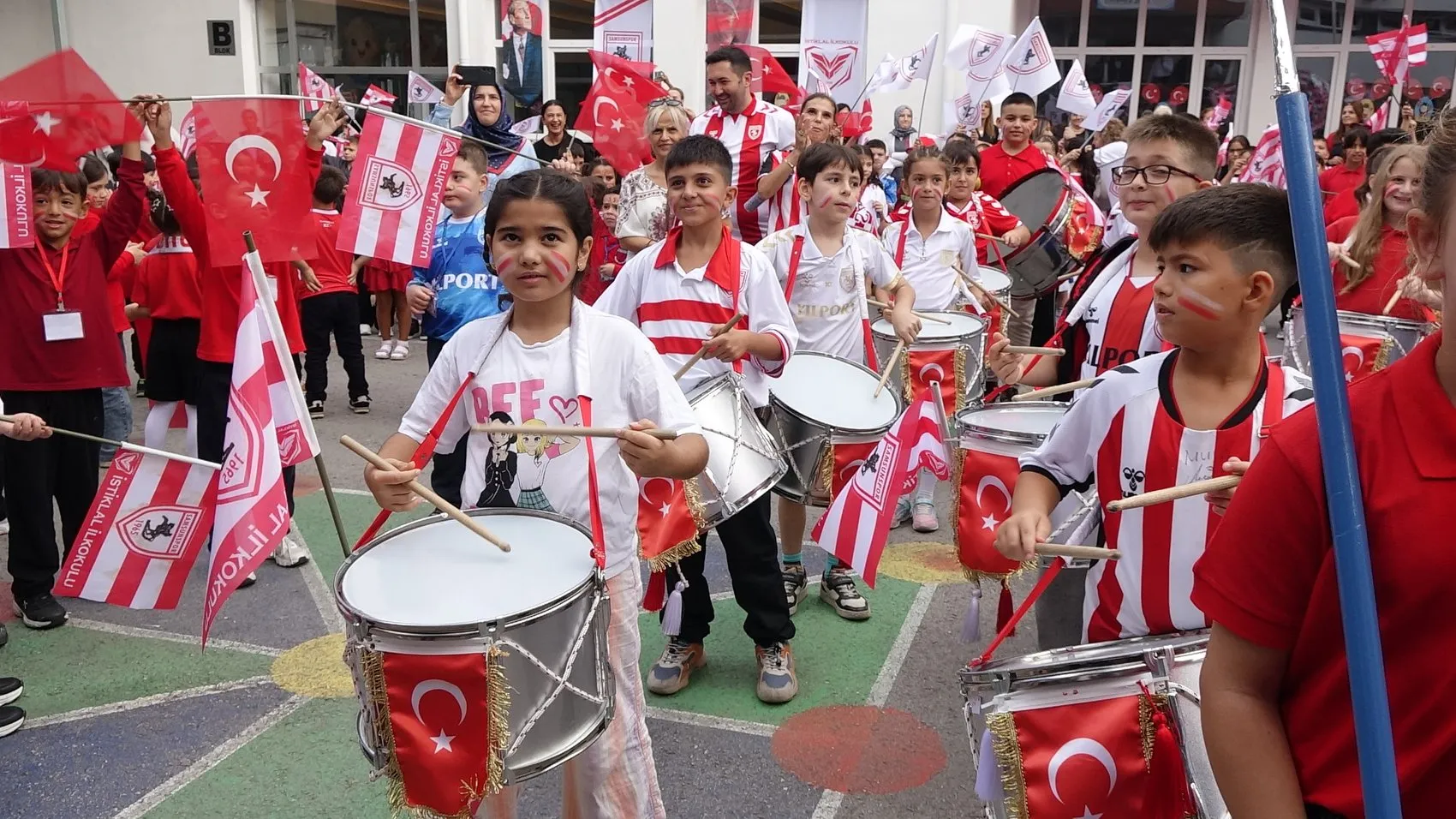 Samsunspor'un minik kalplerde başlattığı kırmızı-beyaz seferberlik