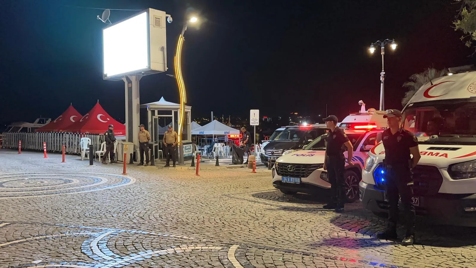 Marmara'nın karanlık sularında 24 saatlik umut nöbeti: 10 denizciden hala haber yok