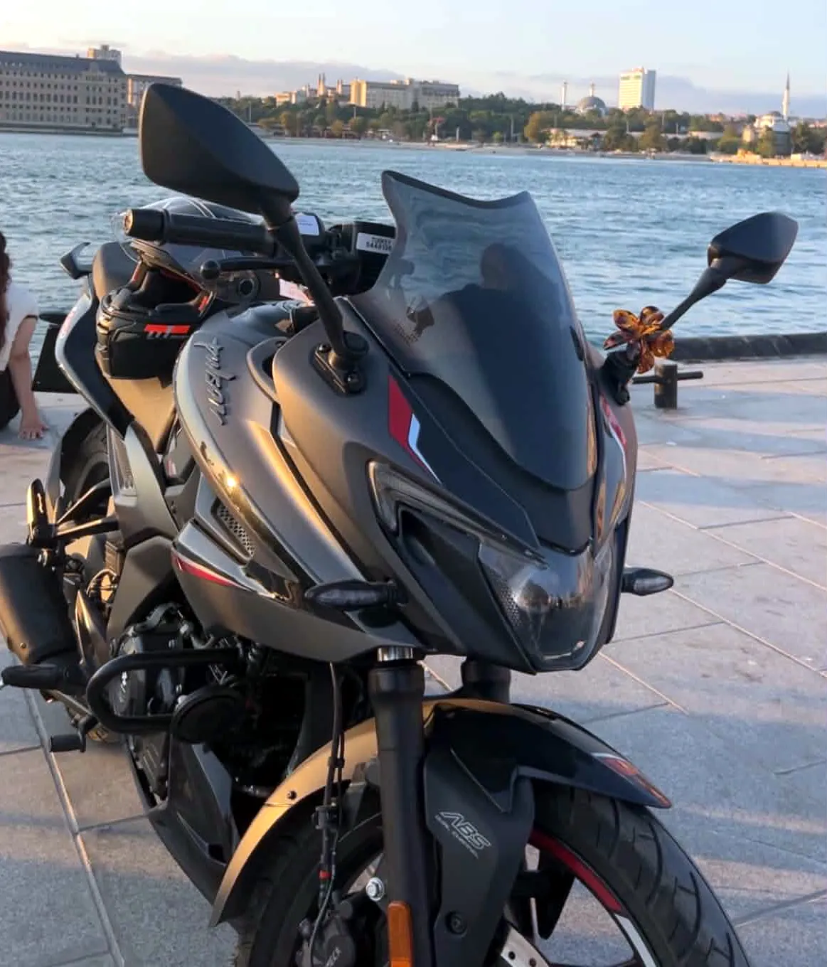 Avcılar'da saniyeler süren motosiklet vurgunu: 234 bin liralık araç buhar oldu