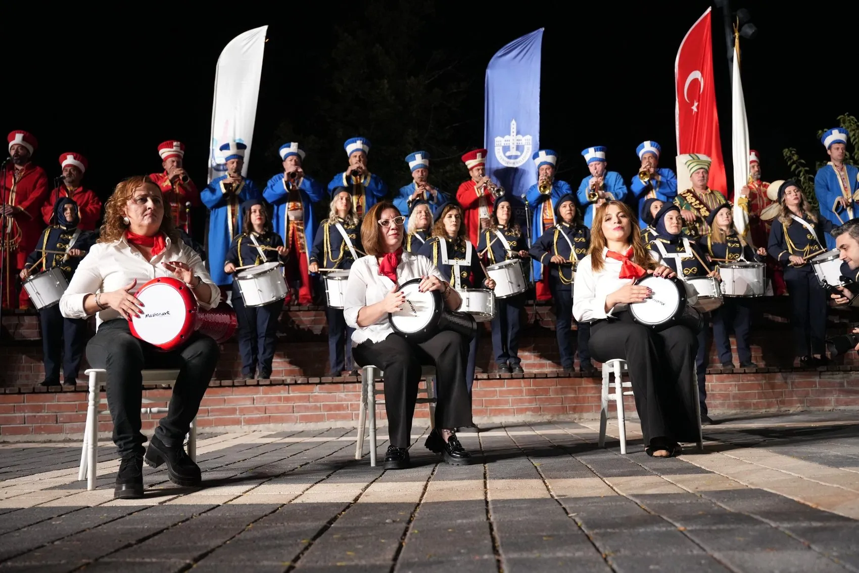 Yenişehir'de dev buluşma: 88 kişilik dev kadro sahnede tarih yazdı