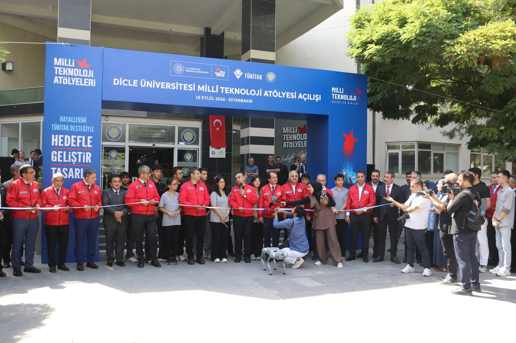 Selçuk Bayraktar'dan gençlere itiraf: O yıllara dönsem bu atölyelerde yatıp kalkardım