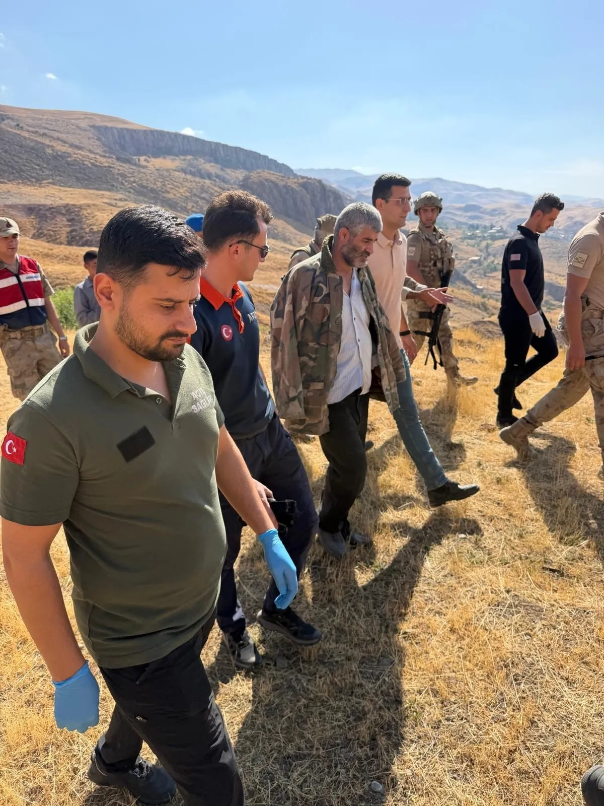 Pervari'de korku dolu bekleyiş: Kayalıkların arasında sağ bulundu