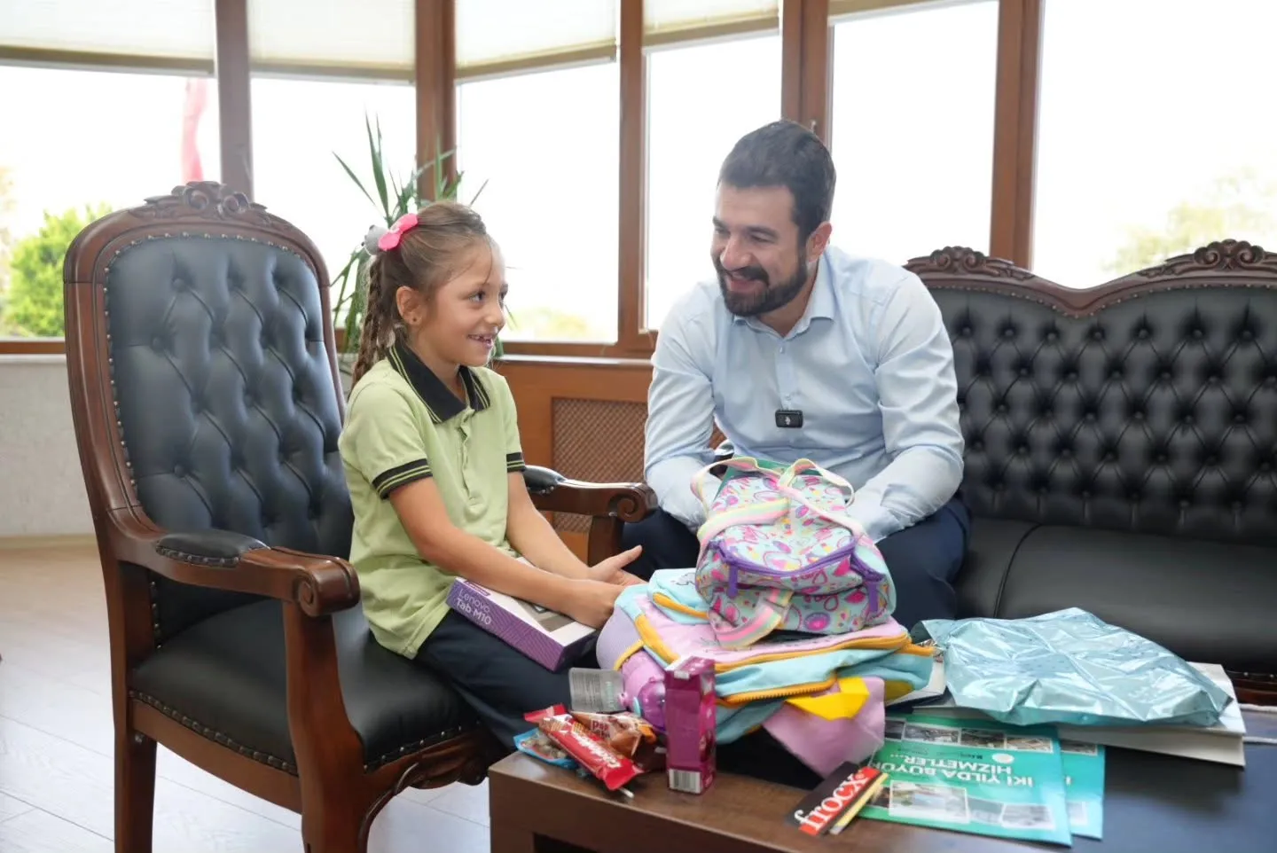 Minik Nehir'in sokaktaki duyarlı hareketi görenleri duygulandırdı