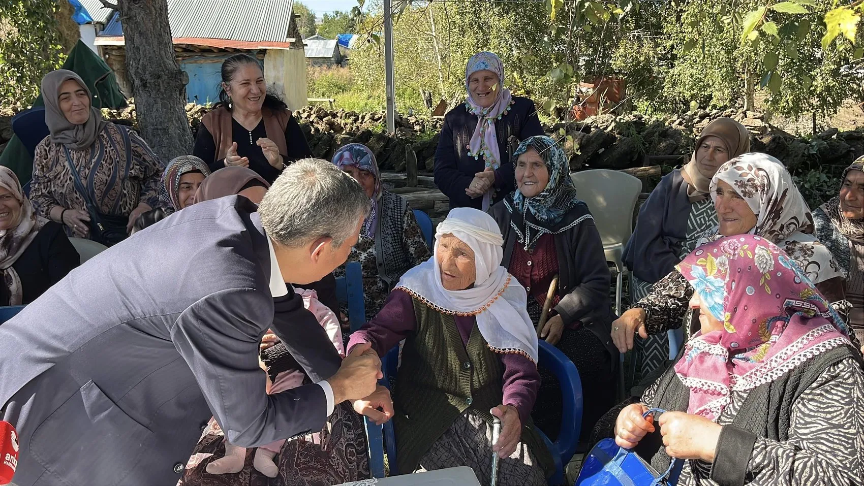 Ardahanlı kadının sitemi Özgür Özel'in yeni seçim sloganı oldu: Adamı olan değil, arkada kalanlar kazanacak