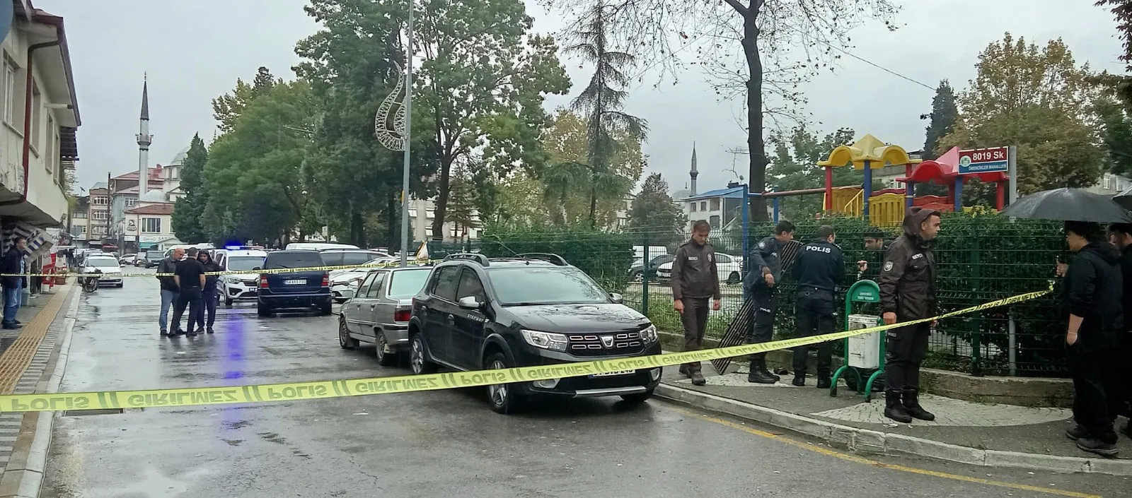 Akyazı'da kardeş kavgası kanlı bitti: Silahına sarılıp olay yerinden uzaklaştı