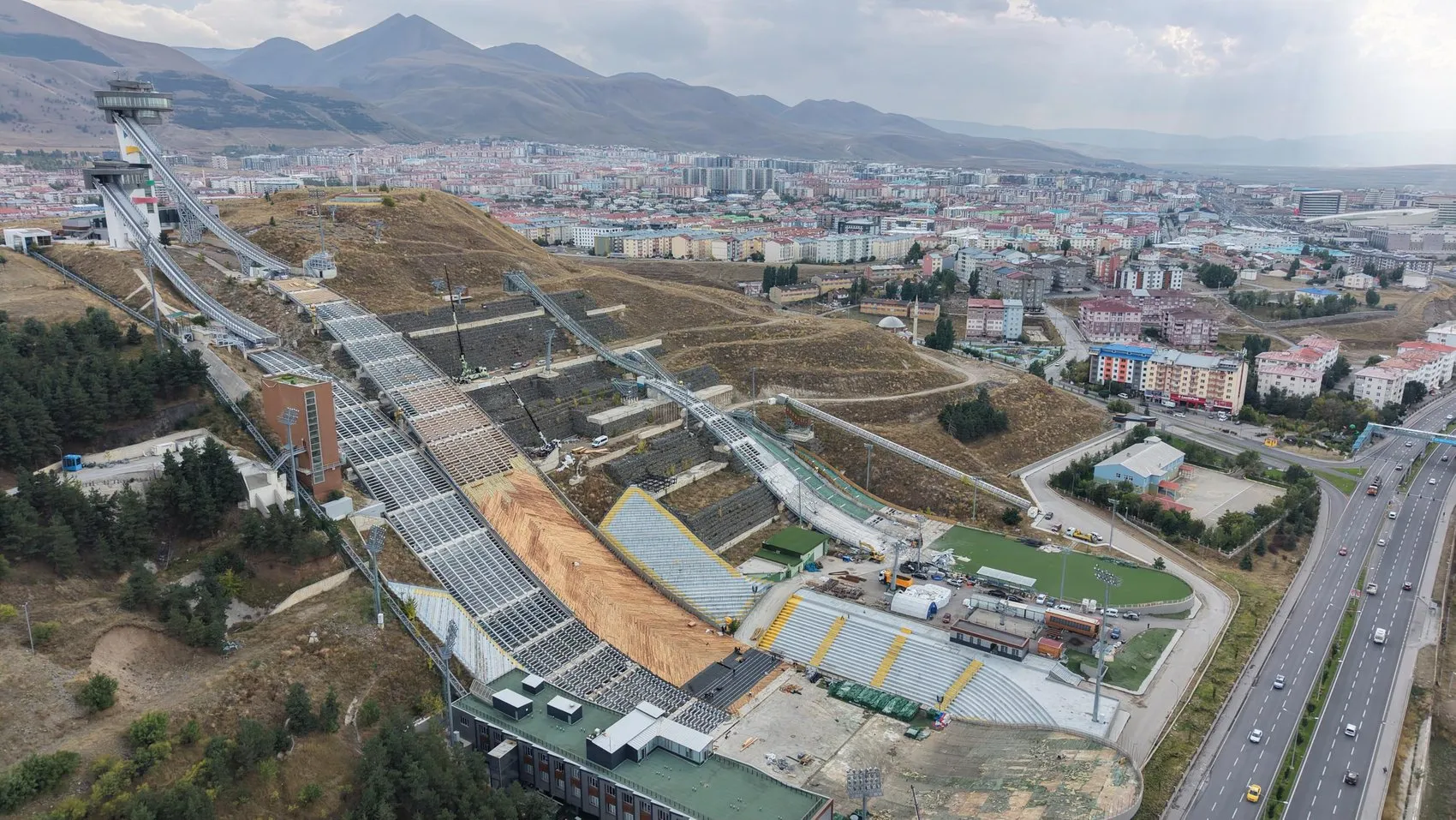 Erzurum'un simgesi atlama kulelerinde devrim: Beton pistler tarihe karışıyor