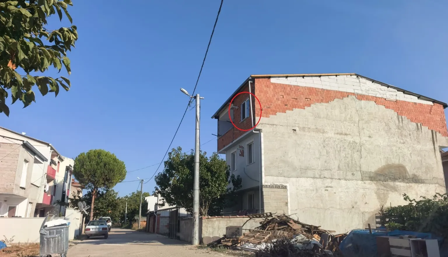 İnegöl'de yürekleri ağza getiren kaza: Minik Ali 3'üncü kattan beton zemine çakıldı
