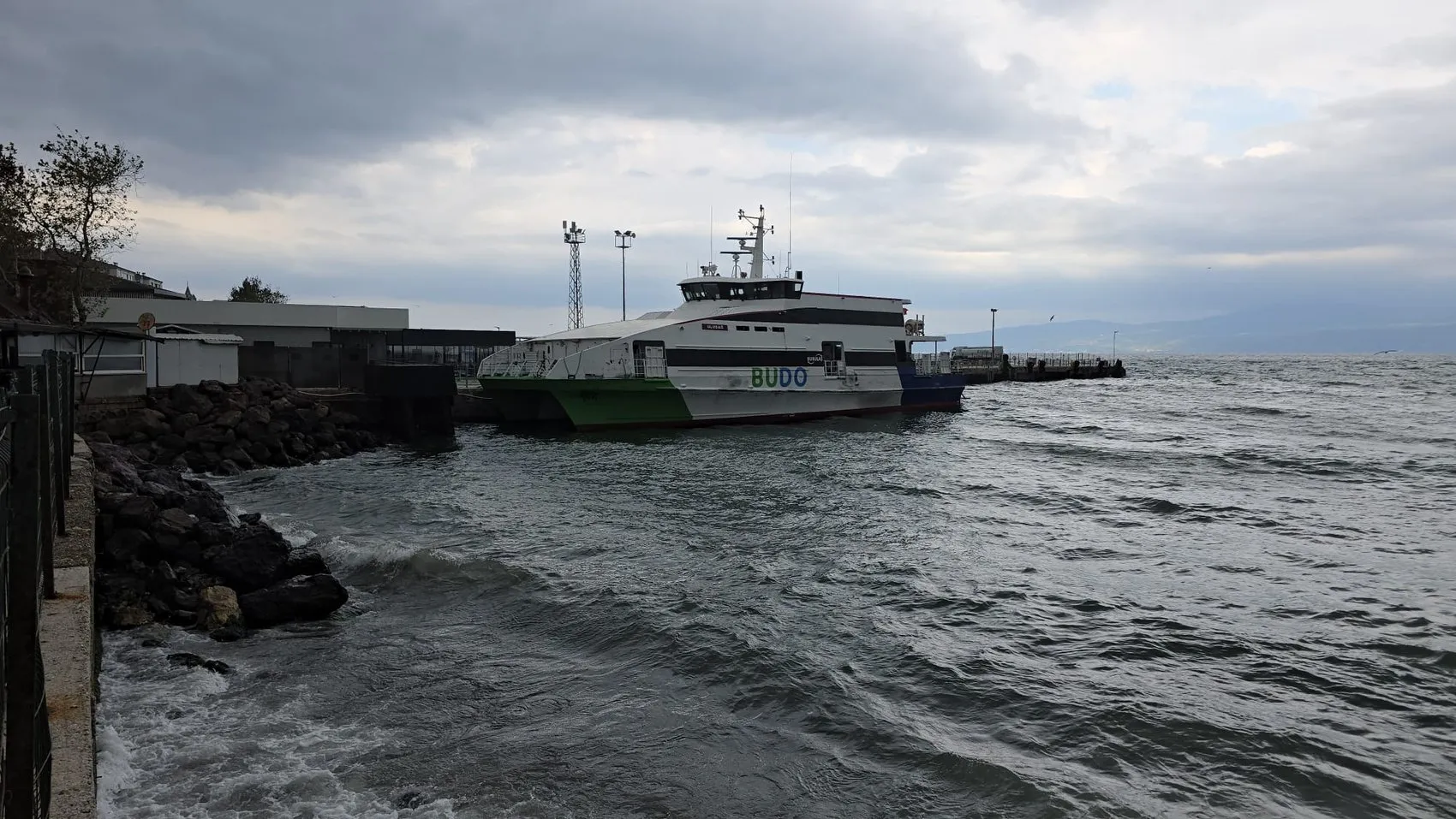 Marmara'da ulaşımı vuran fırtına: BUDO'dan 12 seferlik iptal kararı