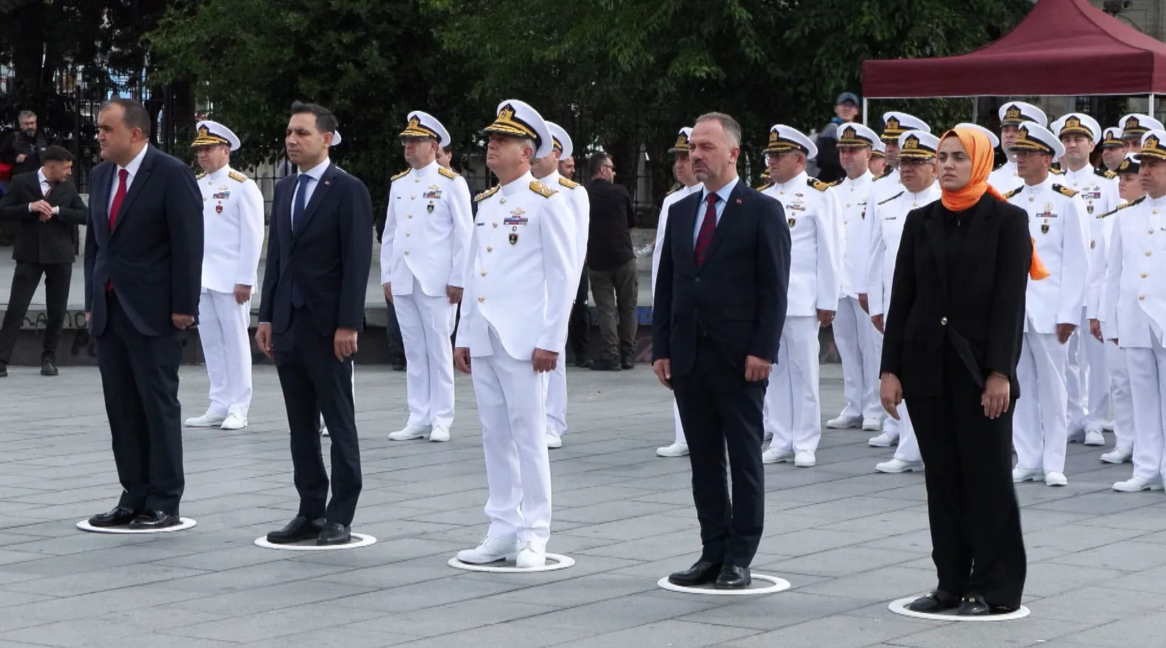 İstanbul Boğazı'nda tarihi gurur: 15 dev gemi Preveze için selam durdu