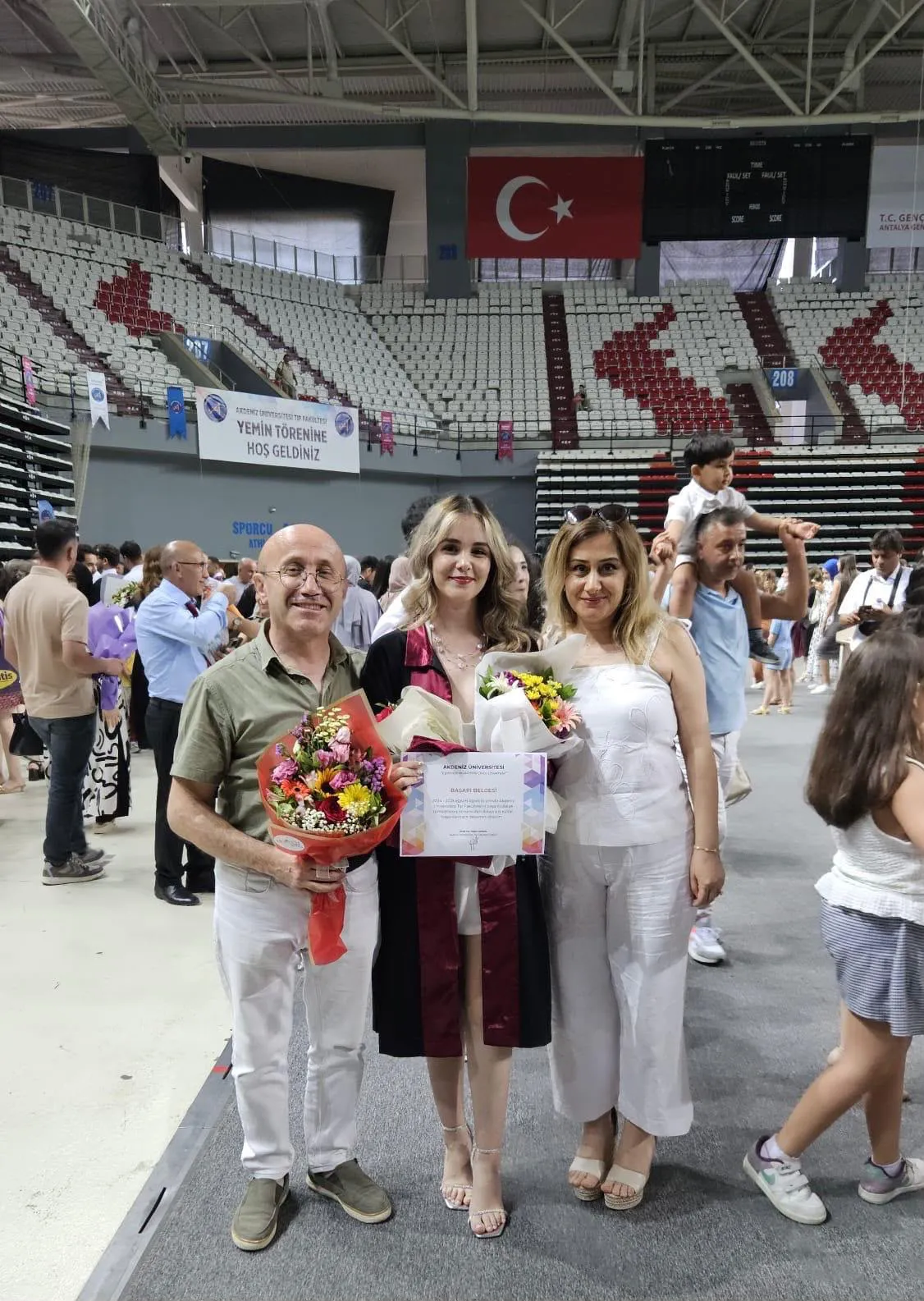 Çocukken koridorlarında koşturduğu hastaneye doktor olarak döndü: Şimdi anne ve babasının meslektaşı