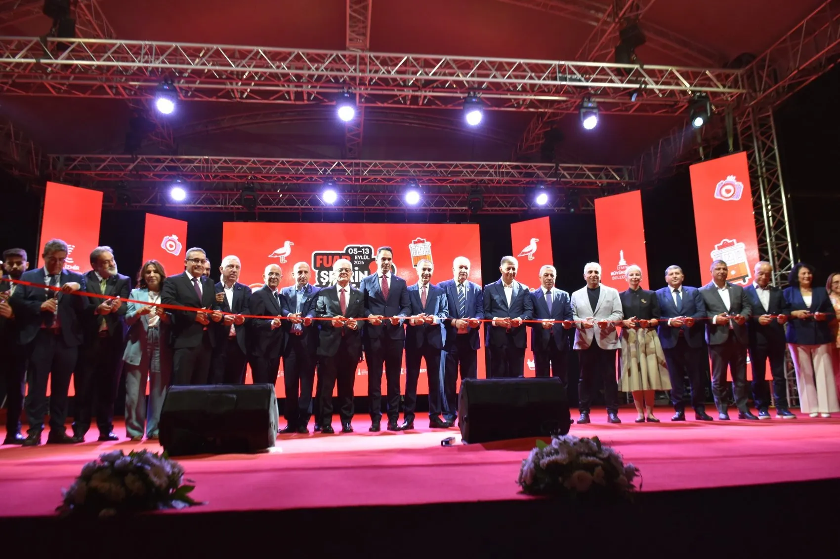 İzmir'in kalbi 95'inci kez aynı coşkuyla atıyor: Kültürpark'ta dev buluşma