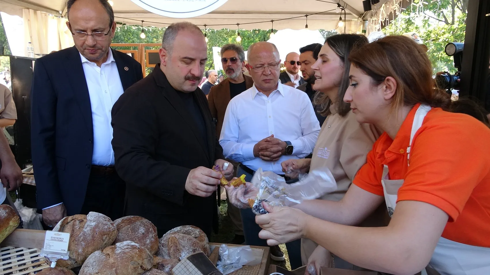 Börek ikramı üzerinden Özgür Özel'e sert tepki: Vatandaşa karşı takınılan tavır kabul edilemez