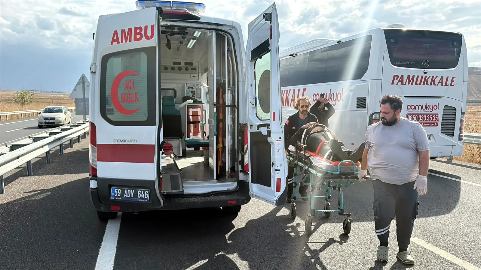 Çorlu çevre yolunda zincirleme kaza: Takla atan araçtan dört kişi yaralı çıktı