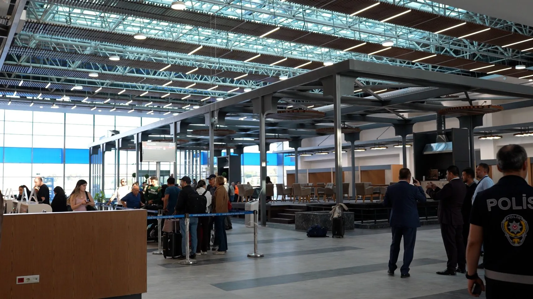 Malatya semalarında yeni dönem: Havalimanı terminali kapılarını açtı