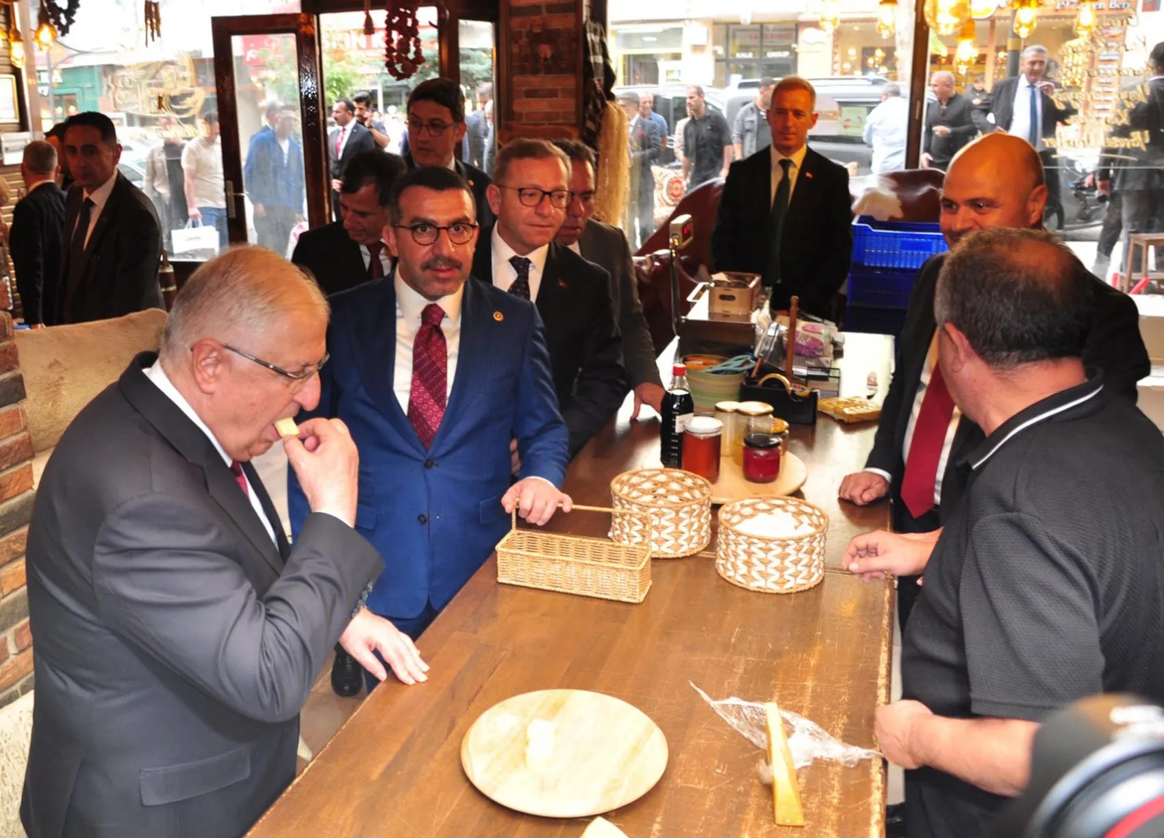 Milli Savunma Bakanı Yaşar Güler'in Kars Mesaisi: Şehit Ailesine Vefa Ziyareti