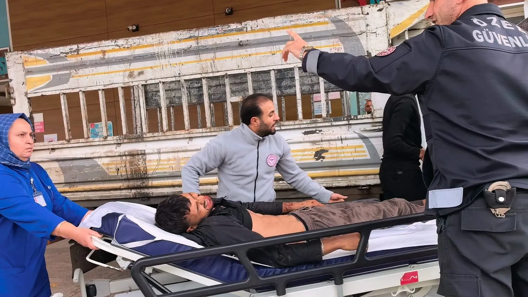 İnegöl'de iş kazası: Geri dönüşüm yüklerken metrelerce yüksekten beton zemine çakıldı