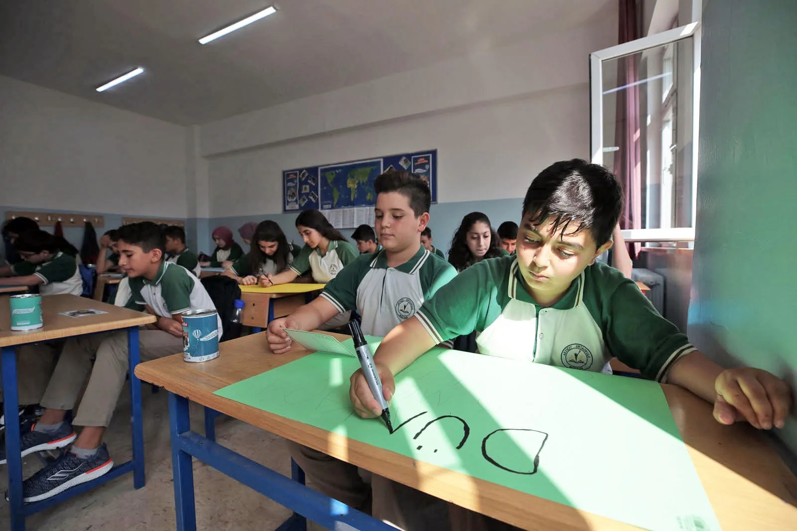Okullarda iyilik seferberliği: Öğrenciler merhamet köprüleri kuruyor