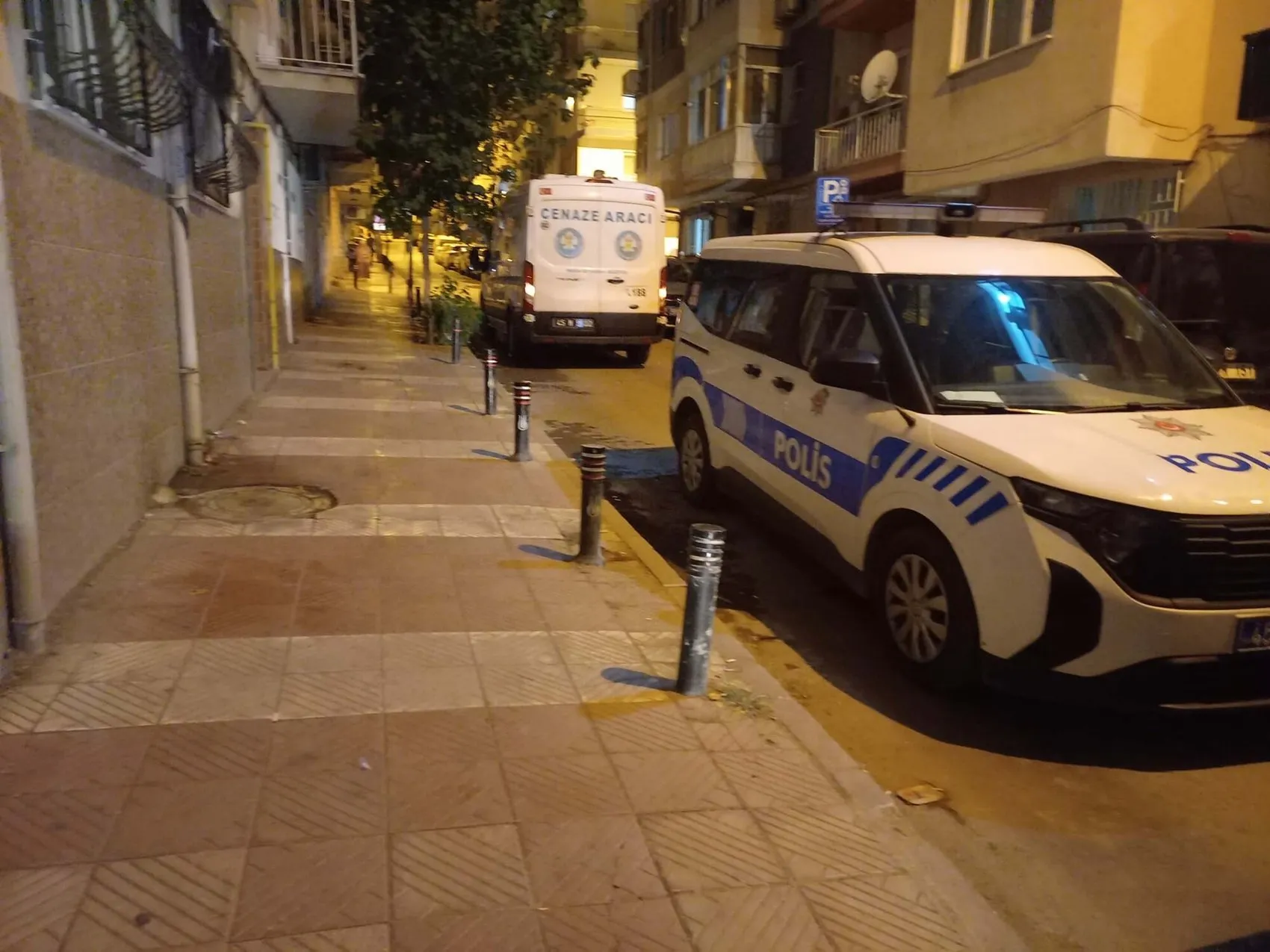 Manisa'da apartman dairesinden gelen ağır koku acı gerçeği ortaya çıkardı