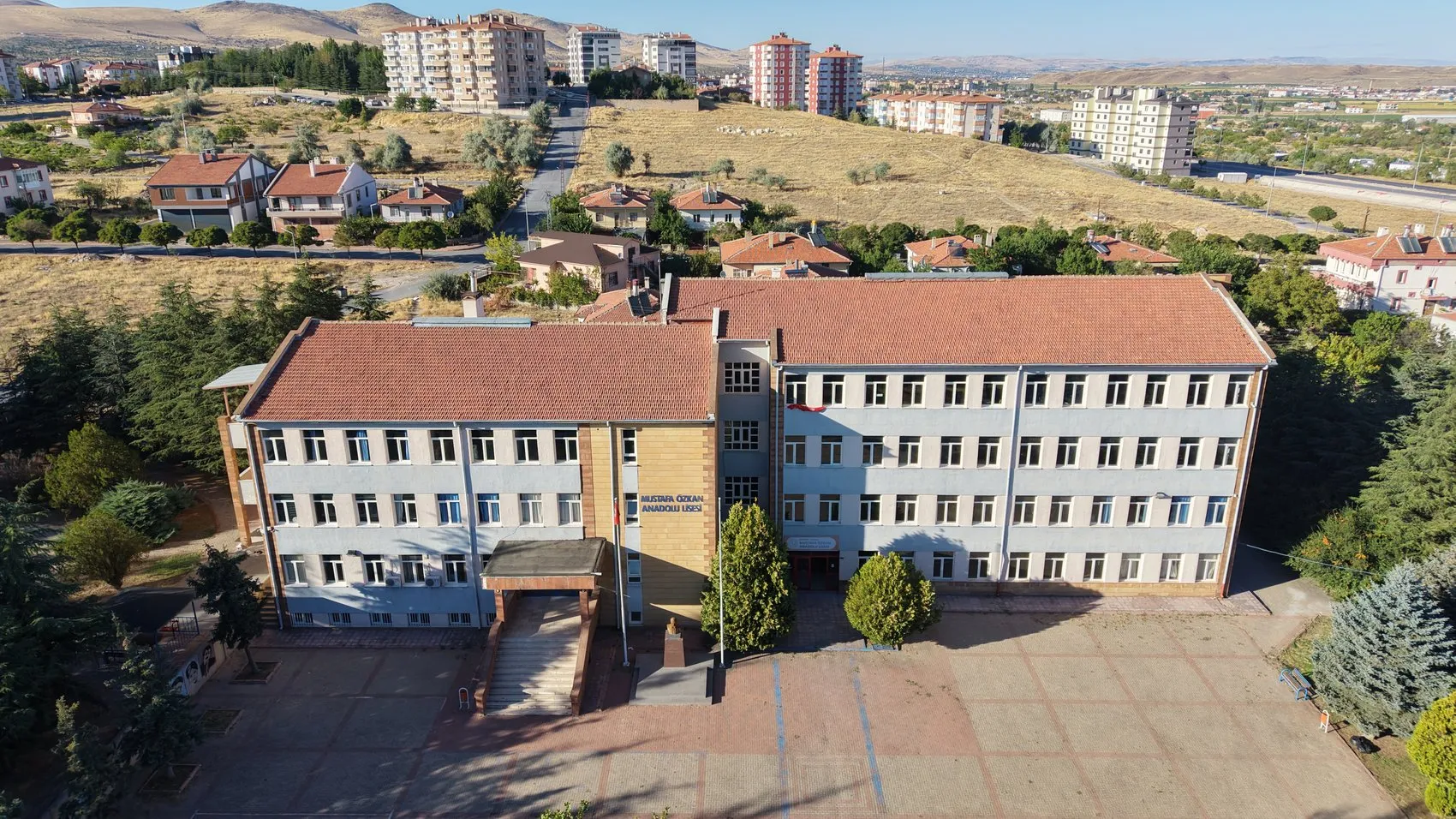 Kayseri'den İspanya'ya uzanan edebiyat köprüsü: Başbakan Sanchez'den liseli gençlere sürpriz yanıt