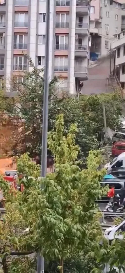 Seyrantepe'de korku dolu anlar: Elektrik direği bir anda alev topuna döndü