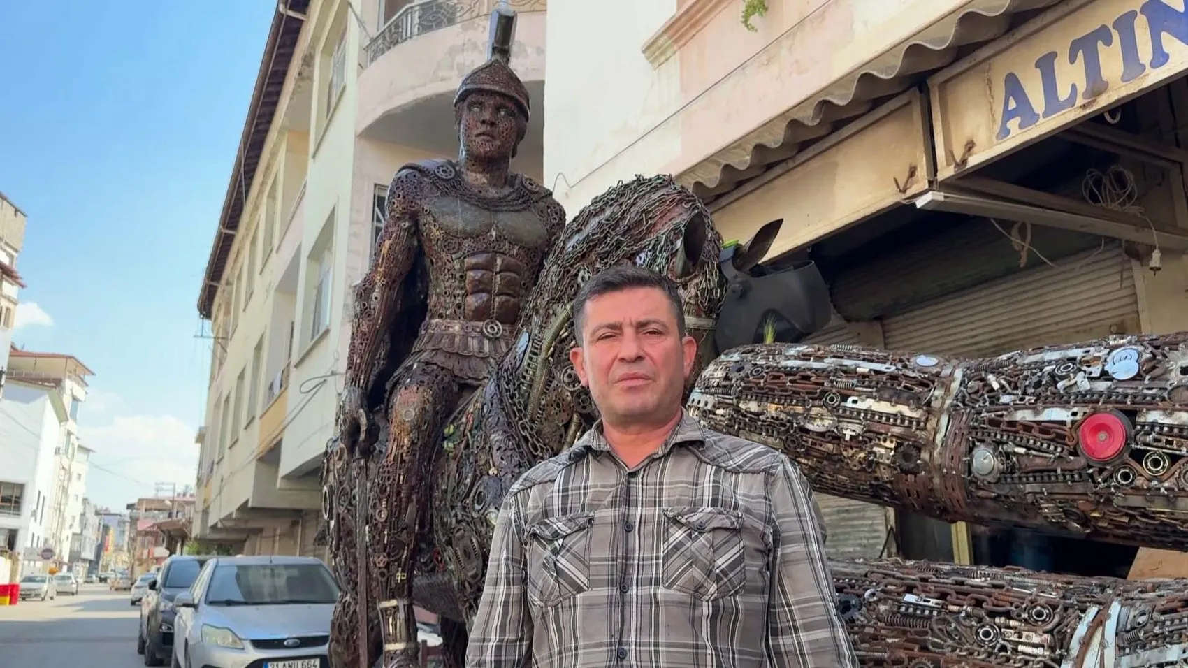 Hurda yığınından tarihe yolculuk: 50 bin parçalık devasa Büyük İskender heykeli