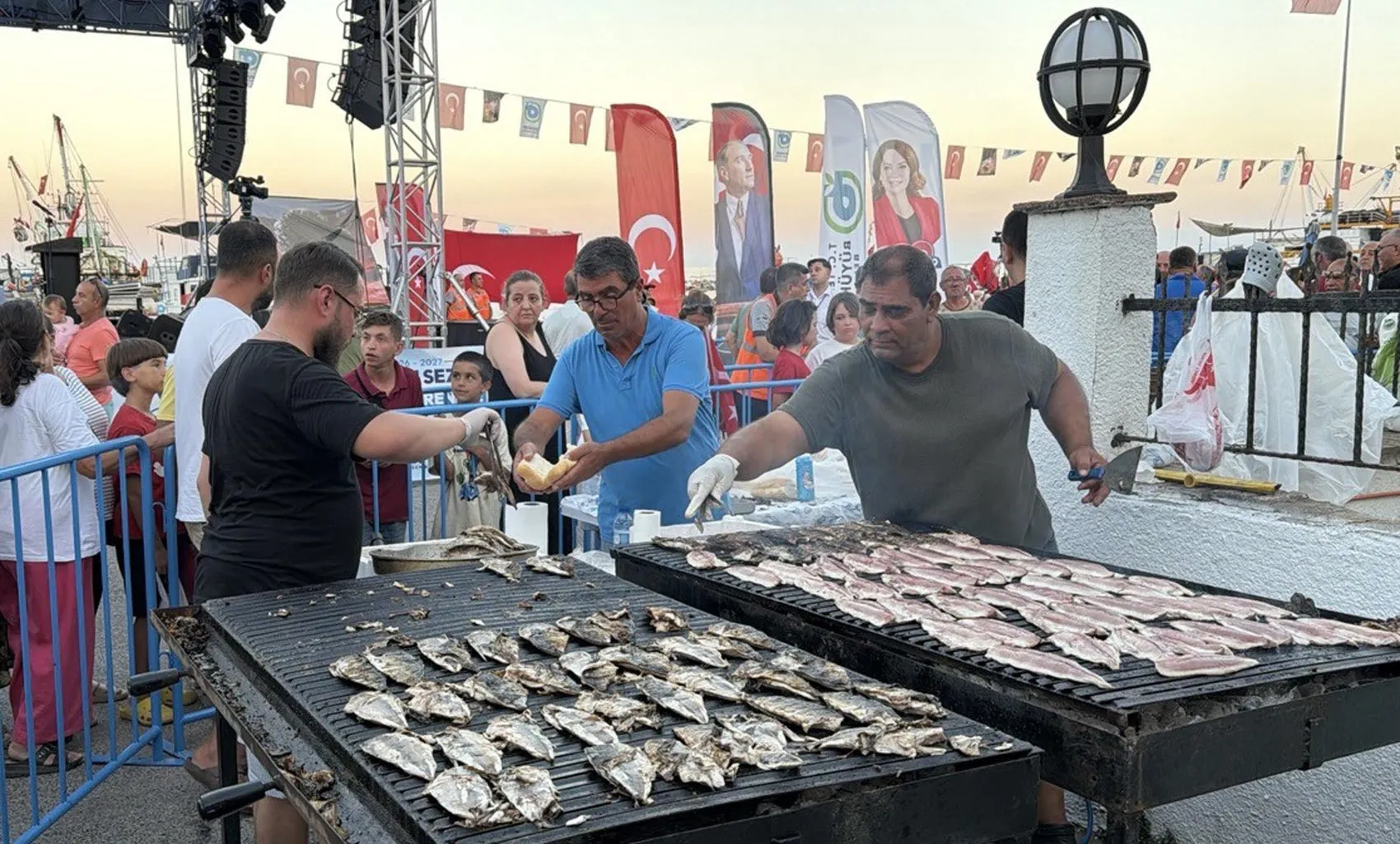 Tekirdağ'da denizcilerin büyük buluşması: Ağlar bereket için atıldı, liman şenlendi