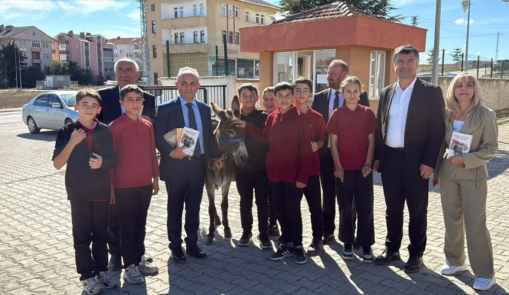 Eşek sırtında Anadolu'yu arşınlıyor: Çocukların Bilge amcası 18 bin kalbe dokundu