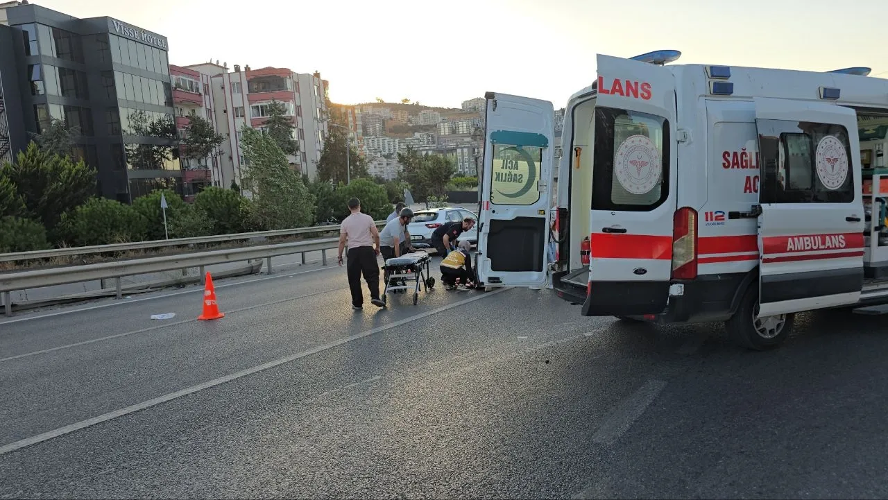 Mudanya'da motosiklet kazası: Yola savrulan sürücü hastanelik oldu