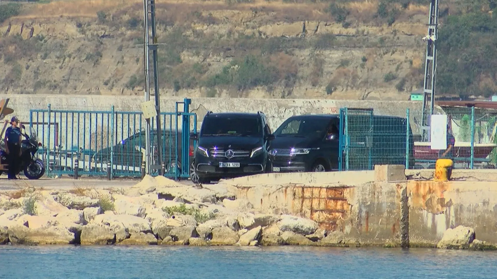 Kayıp denizcilerin aileleri umutla bekliyor: Vali Gül'den denizin ortasında kritik inceleme